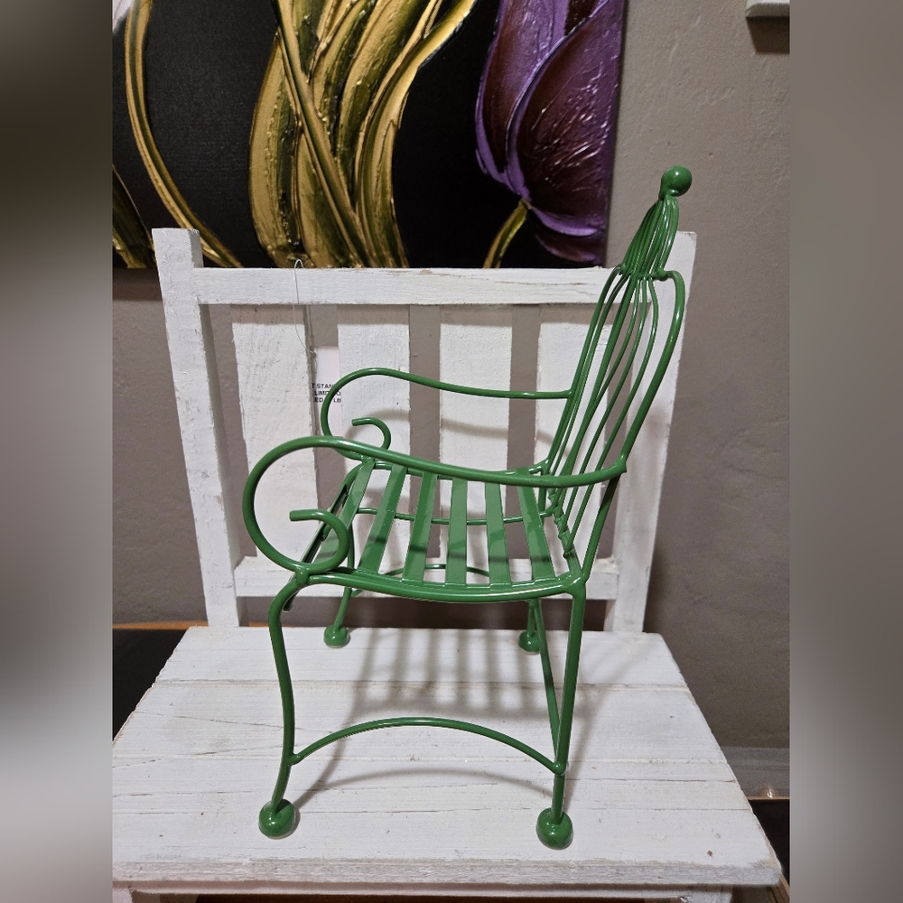 Ashland Spring Chair Decor - Picture 3 of 5
